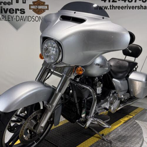 2014 Harley-Davidson® Street Glide® Brilliant Silver thumb 0