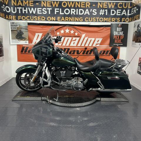 FLHXS 2017 Street Glide® Special thumb 3