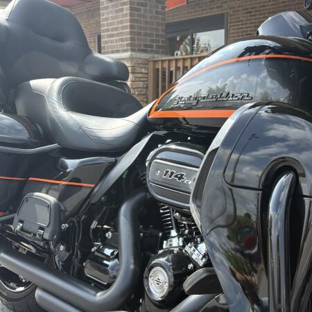 2022 Ultra Limited Apex Black Trim thumb 2
