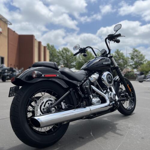 2026 Harley-Davidson® FXBB Street Bob® Vivid Black thumb 2