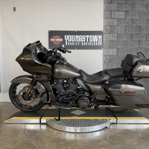 2021 Harley-Davidson® CVO™ Road Glide® FLTRXSE thumb 0