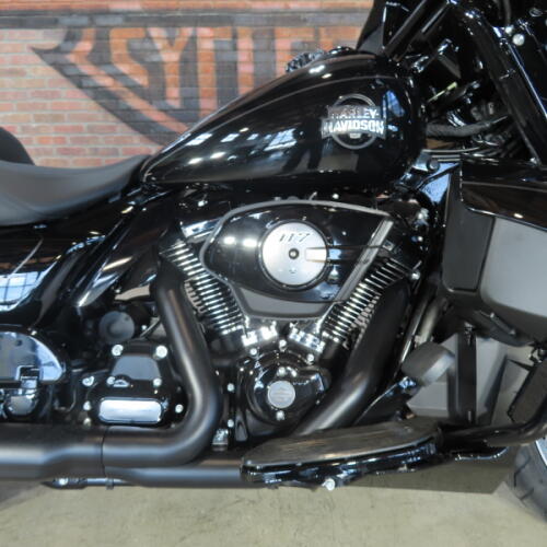2026 Harley-Davidson® Street Glide Limited FLHXL thumb 2