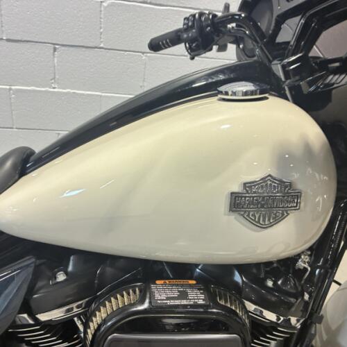 2022 Harley-Davidson® Street Glide® Special White Sand Pearl FLHXS thumb 3