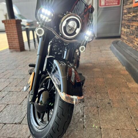 2026 Harley-Davidson Heritage Classic FLHC thumb 2