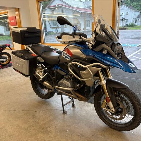 2018 BMW Motorrad R 1200 GS Lupin Blue / Light Grey Metallic thumb 2