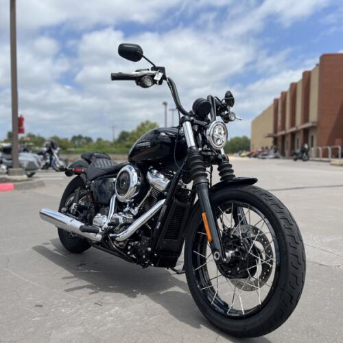 2026 Harley-Davidson® FXBB Street Bob® Vivid Black thumb 3