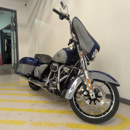 2023 Harley-Davidson®  Street Glide™ Special - Bright Billiard Blue/Billiard Grey (Chrome Trim) thumb 3