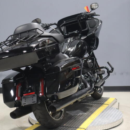 2024 Harley-Davidson® Road Glide® Vivid Black - Black Finish thumb 0