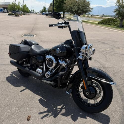 2025 Harley-Davidson® Heritage Classic thumb 3
