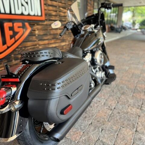 2026 Harley-Davidson Heritage Classic FLHC thumb 3