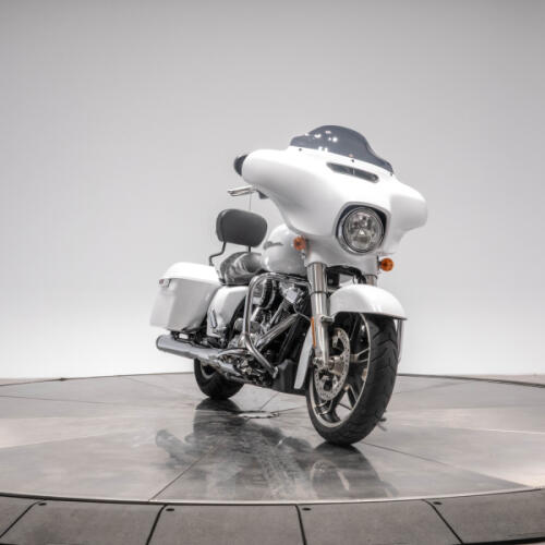 2017 HARLEY-DAVIDSON FLHXS STREET GLIDE SPECIAL in Crushed Ice Pearl thumb 2