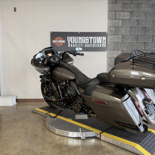 2021 Harley-Davidson® CVO™ Road Glide® FLTRXSE thumb 1