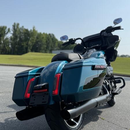 FLTRX 2026 Road Glide® thumb 2