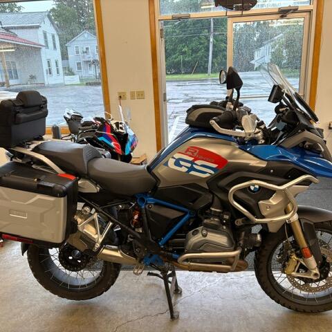 2018 BMW Motorrad R 1200 GS Lupin Blue / Light Grey Metallic thumb 3
