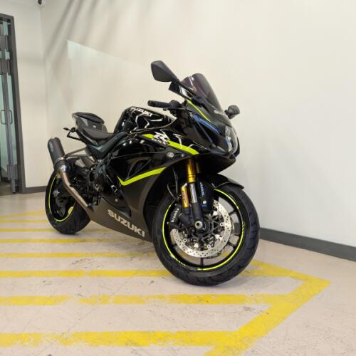 2023 Suzuki GSX-R1000R - Black thumb 3