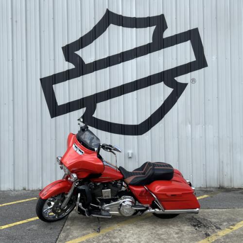 2017 Harley-Davidson® Street Glide® Special Custom Colour Laguna Orange thumb 2