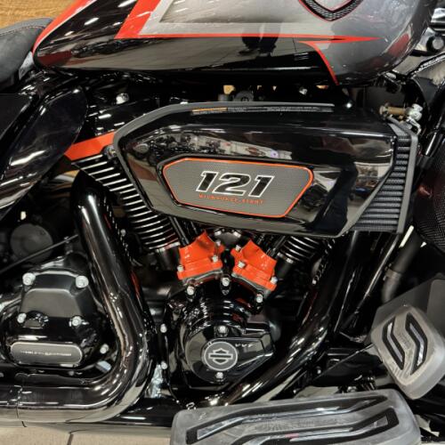 2026 Harley-Davidson® CVO Street Glide Limited Citrus Heat CVO Tri-Tone FLHXLSE thumb 2
