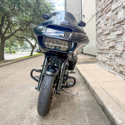 2022 Harley-Davidson® Road Glide® ST Vivid Black thumb 2
