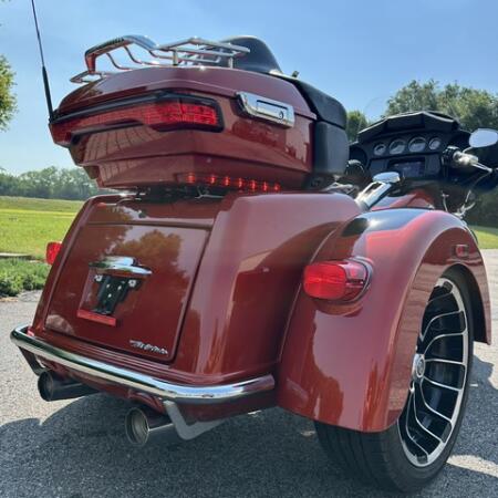 2025 Harley-Davidson® Tri Glide® Ultra Whiskey Fire / Vivid Black thumb 0