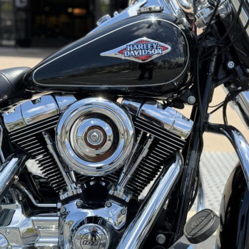 2015 Harley-Davidson® Heritage Softail® Classic Vivid Black thumb 2
