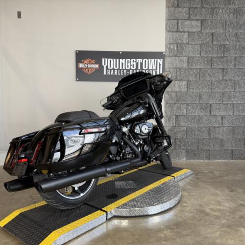 2026 Harley-Davidson® Street Glide® FLHX thumb 3