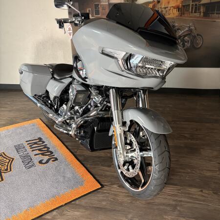 2026 Harley-Davidson® Road Glide® Dark Billiard Gray Chrome Trim thumb 3