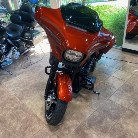 2025 Harley-Davidson® Street Glide™ thumb 2