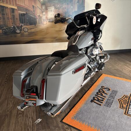 2026 Harley-Davidson® Road Glide® Dark Billiard Gray Chrome Trim thumb 2