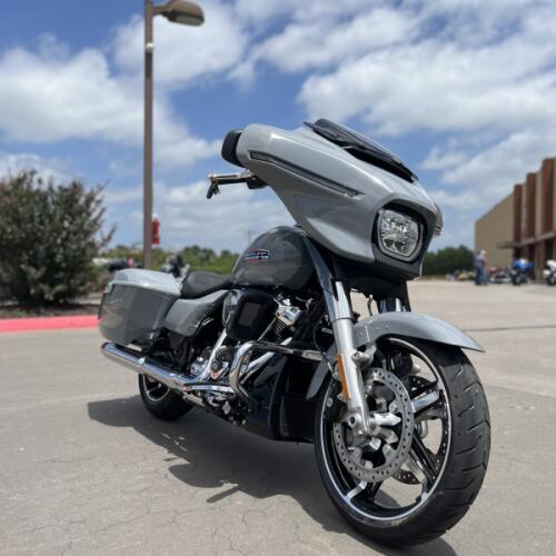 2026 Harley-Davidson® FLHX Street Glide® DRK BILIARD GRY thumb 3