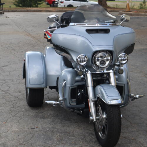 2023 Harley-Davidson® Tri Glide® Ultra Atlas Silver Metallic thumb 0