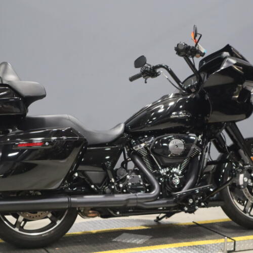 2024 Harley-Davidson® Road Glide® Vivid Black - Black Finish thumb 2