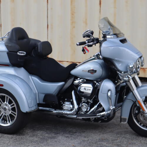 2023 Harley-Davidson® Tri Glide® Ultra Atlas Silver Metallic thumb 2