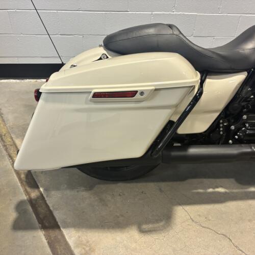 2022 Harley-Davidson® Street Glide® Special White Sand Pearl FLHXS thumb 0
