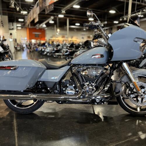 2026 Harley-Davidson® Road Glide® Dark Billiard Gray Chrome Trim thumb 3