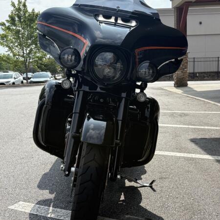 2022 Ultra Limited Apex Black Trim thumb 3