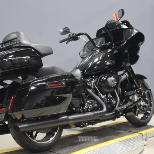 2024 Harley-Davidson® Road Glide® Vivid Black - Black Finish thumb 1