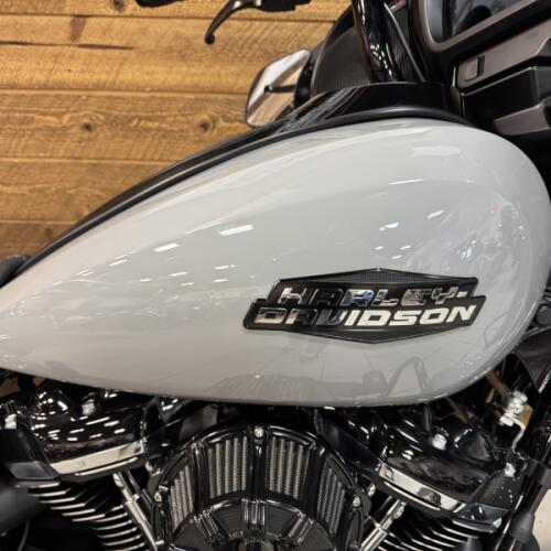 2025 Harley-Davidson® Street Glide® Billiard Gray - Black Finish FLHX thumb 3