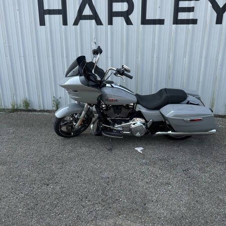 2025 Harley-Davidson<sup>®</sup> Road Glide® Billiard Gray thumb 2