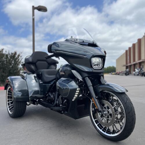 2026 Harley-Davidson® FLHLT Street Glide 3 Limited Iron Horse Metallic thumb 3