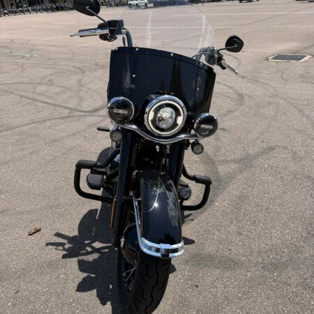 2025 Harley-Davidson® Heritage Classic thumb 2