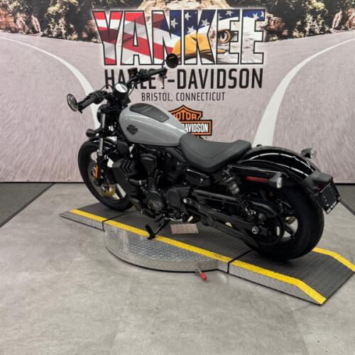 2026 RH975 Nightster® thumb 1