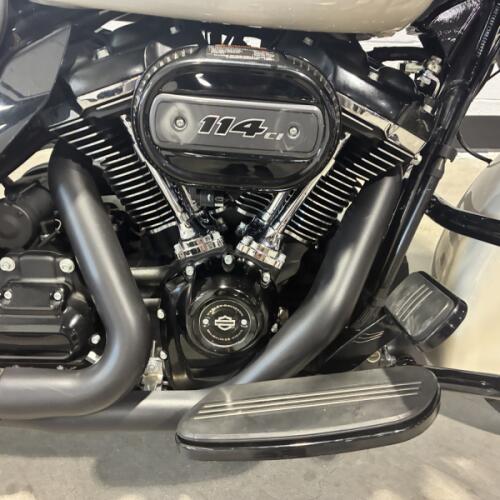 2022 Harley-Davidson® Street Glide® Special White Sand Pearl FLHXS thumb 1