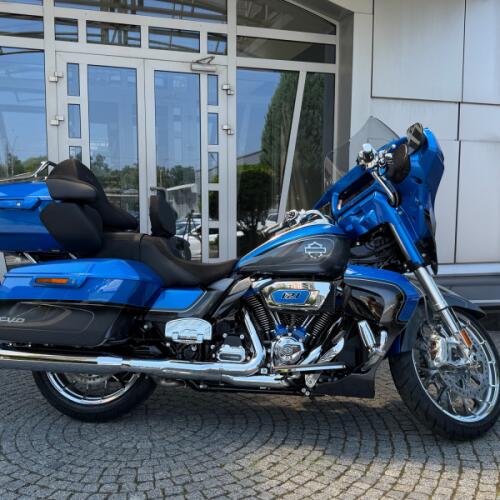 2026 Harley-Davidson® CVO Street Glide Limited Electric Coast CVO Two-Tone thumb 3