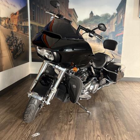 2024 Harley-Davidson® Road Glide™ Vivid Black thumb 0