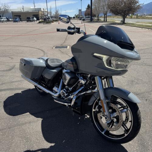 2026 Harley-Davidson® Road Glide® thumb 3