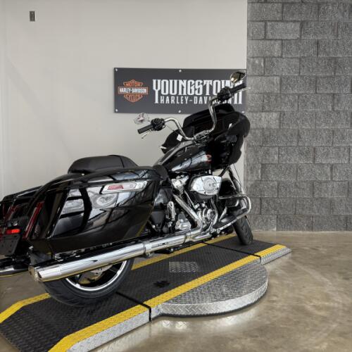 2026 Harley-Davidson® Road Glide® FLTRX thumb 2