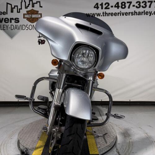 2014 Harley-Davidson® Street Glide® Brilliant Silver thumb 1