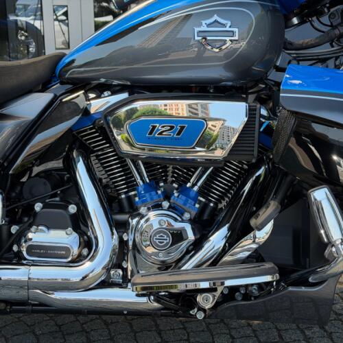 2026 Harley-Davidson® CVO Street Glide Limited Electric Coast CVO Two-Tone thumb 2