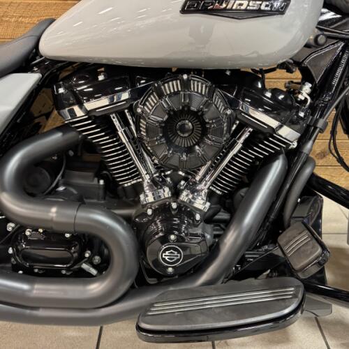 2025 Harley-Davidson® Street Glide® Billiard Gray - Black Finish FLHX thumb 2