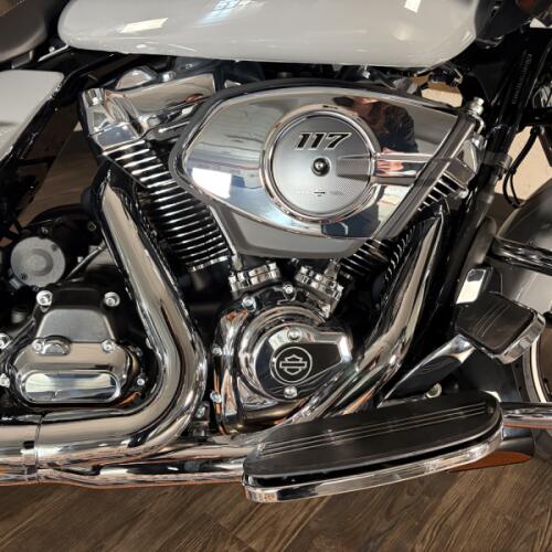 2026 Harley-Davidson® Road Glide® Dark Billiard Gray Chrome Trim thumb 1